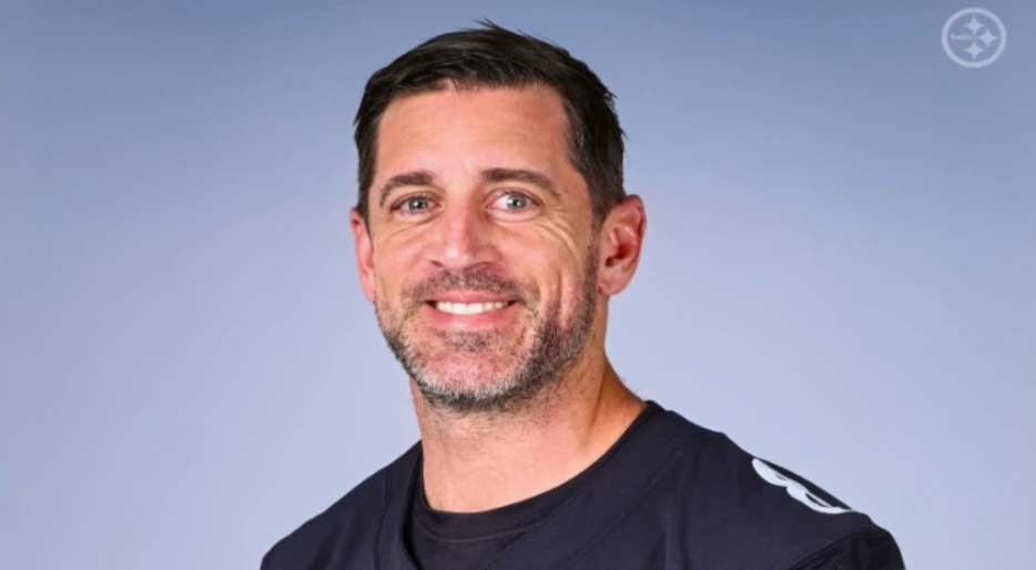 Everyone Noticed The Same Odd Thing About Aaron Rodgers’ Steelers Team Profile Photo That’s Very Concerning