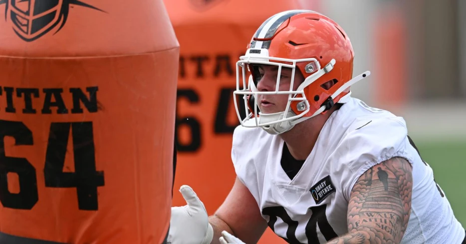 Sunday Dawg Chow (6/15): Productive WRs, rookie D-lineman, roster guesses, and more!