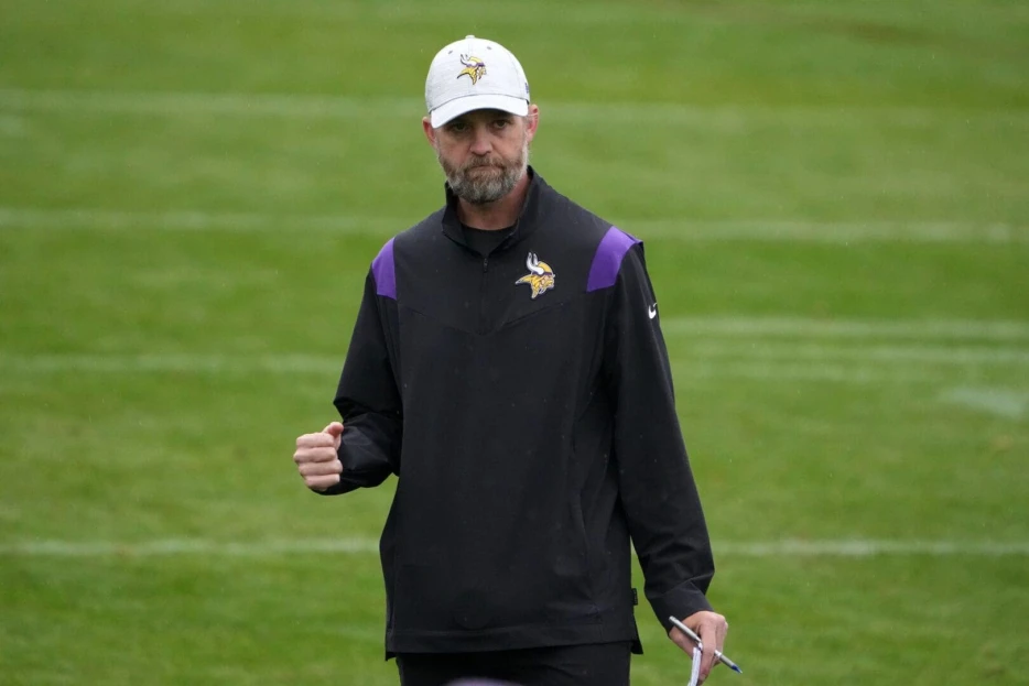 Vikings Extended OC Wes Phillips