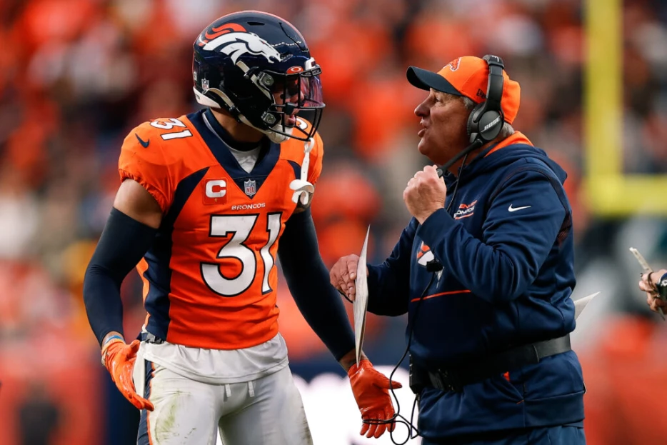 Eagles, Panthers On ‘Shortlist’ For Justin Simmons