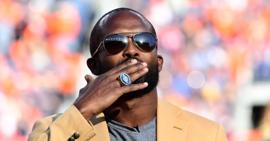 Horse Tracks: More Broncos statues at Mile High?