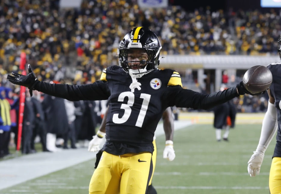 Steelers DL Derrick Harmon, CB Beanie Bishop In Line For Starting Roles