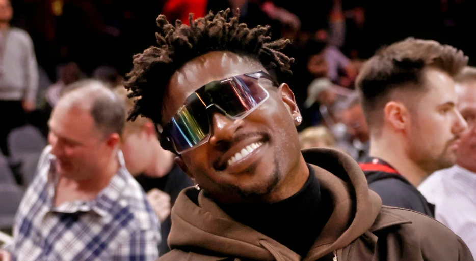 Antonio Brown Releases Statement While Wanted For Attempted Murder