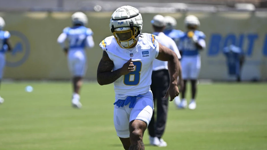 Chargers sign first-round RB Omarion Hampton