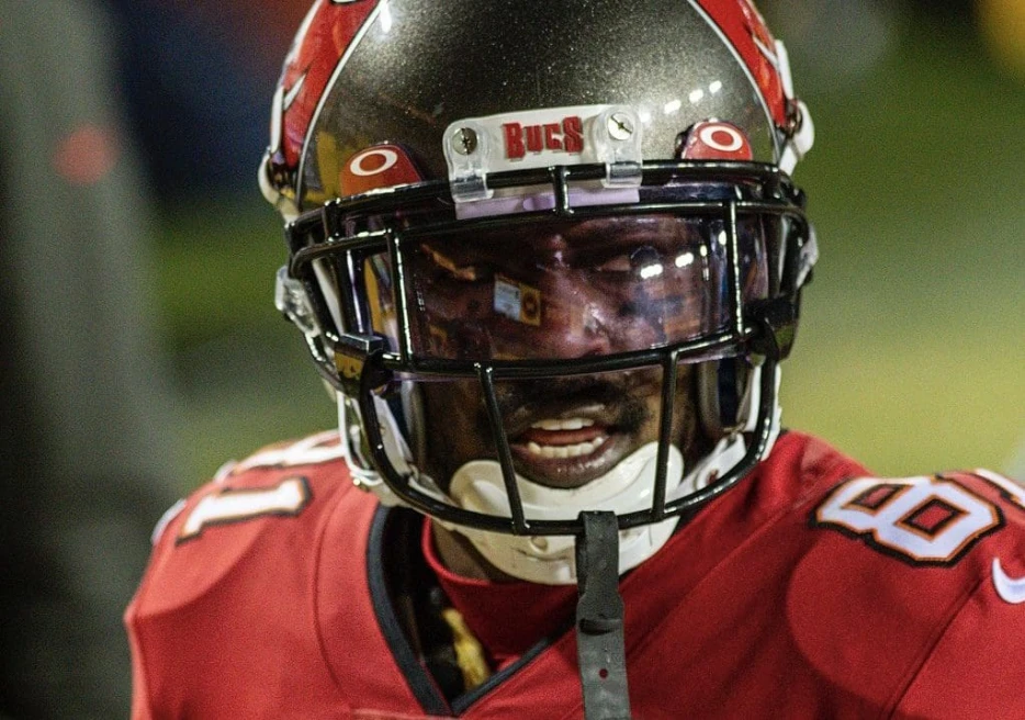 Facing Attempted Murder, Antonio Brown Remains in the Middle East