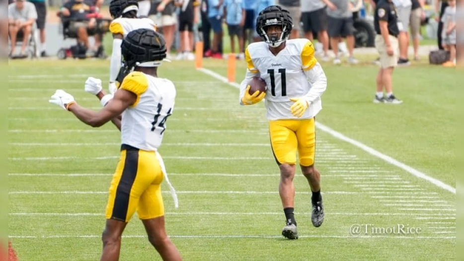 George Pickens ‘The Most Physically Gifted Receiver’ Allen Robinson’s Played With, Praises Steelers’ 2023 WR Room
