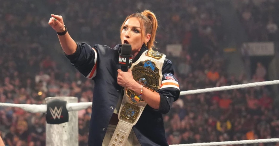 Green Bay Packers Fans Trolled By Becky Lynch At WWE Raw