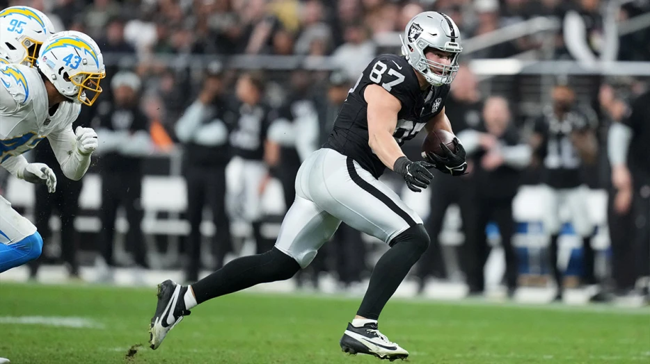 Insider makes Chip Kelly prediction for Raiders forgotten Brock Bowers running mate