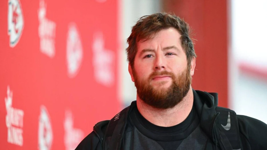 Joe Thuney agrees to two-year extension with Bears