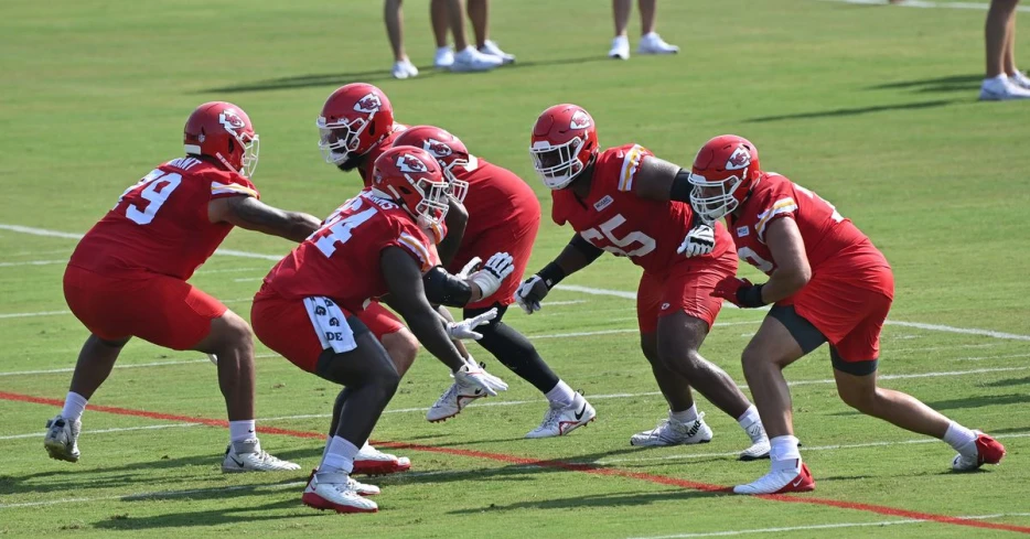 Trey Smith and Travis Kelce both report to Chiefs’ mandatory minicamp