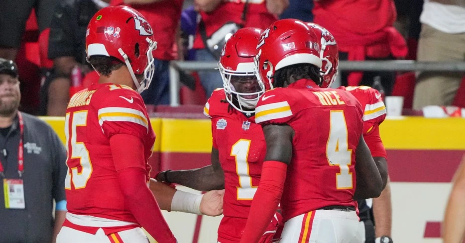 Arrowheadlines: Patrick Mahomes’ receiving options ranked slightly above average