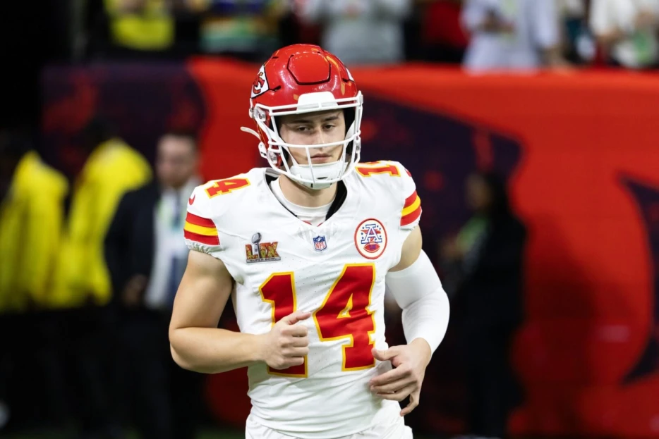 Chiefs Officially Re-Sign ERFA P Matt Araiza