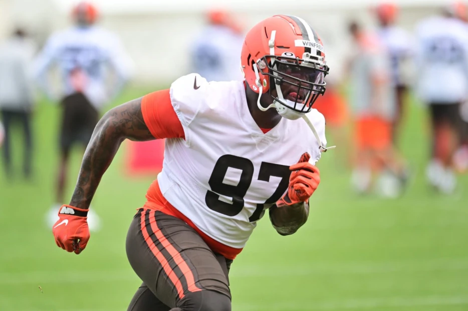 Cowboys Signing DT Perrion Winfrey &amp; CB Robert Rochell