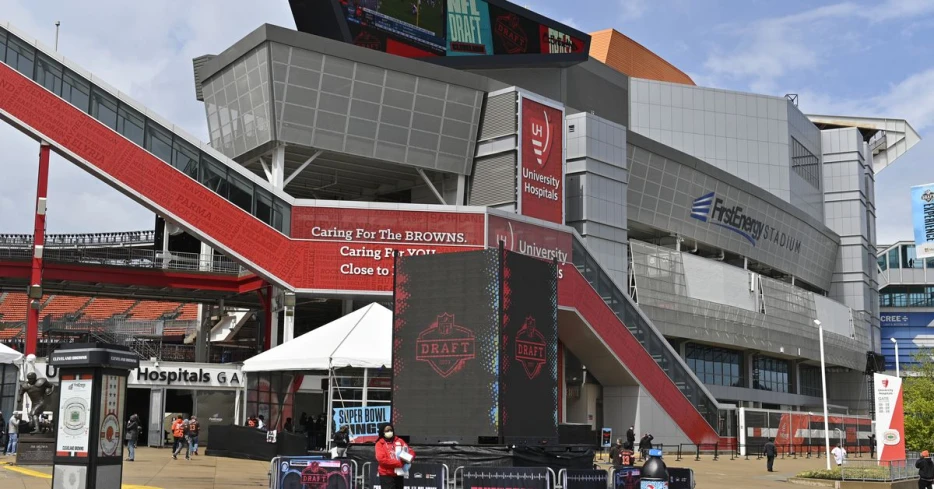 Daily Dawg Chow 6/18: Browns stadium news, Browns ‘make or break’ player, NFL draft trade and more