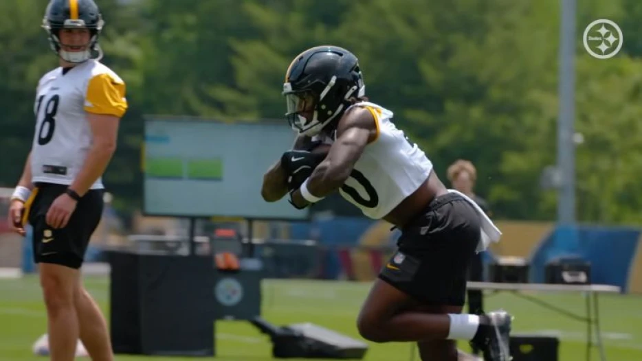 PFF: Kaleb Johnson Is ‘Ray Of Hope’ For Steelers’ Bottom-Tier RB Room
