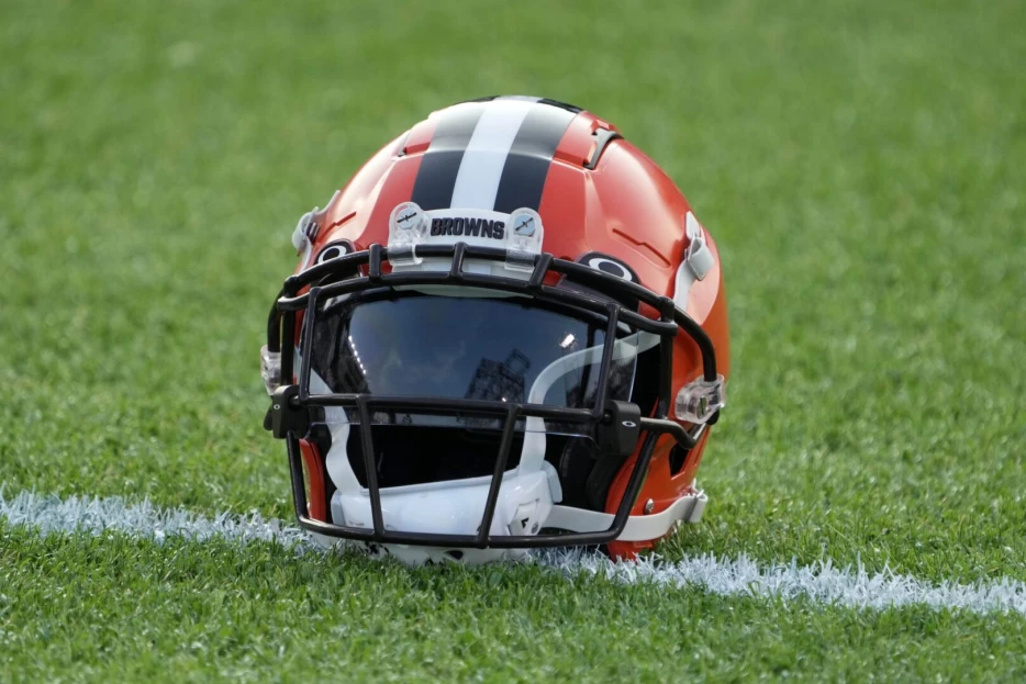 Browns Tinker With Tight End Roster, Sign Sal Cannella