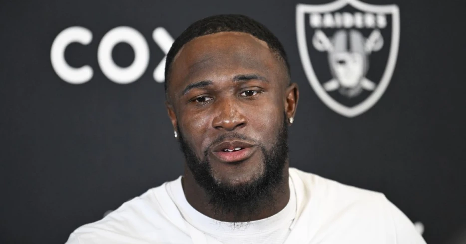 How Spytek sold White on signing with Raiders