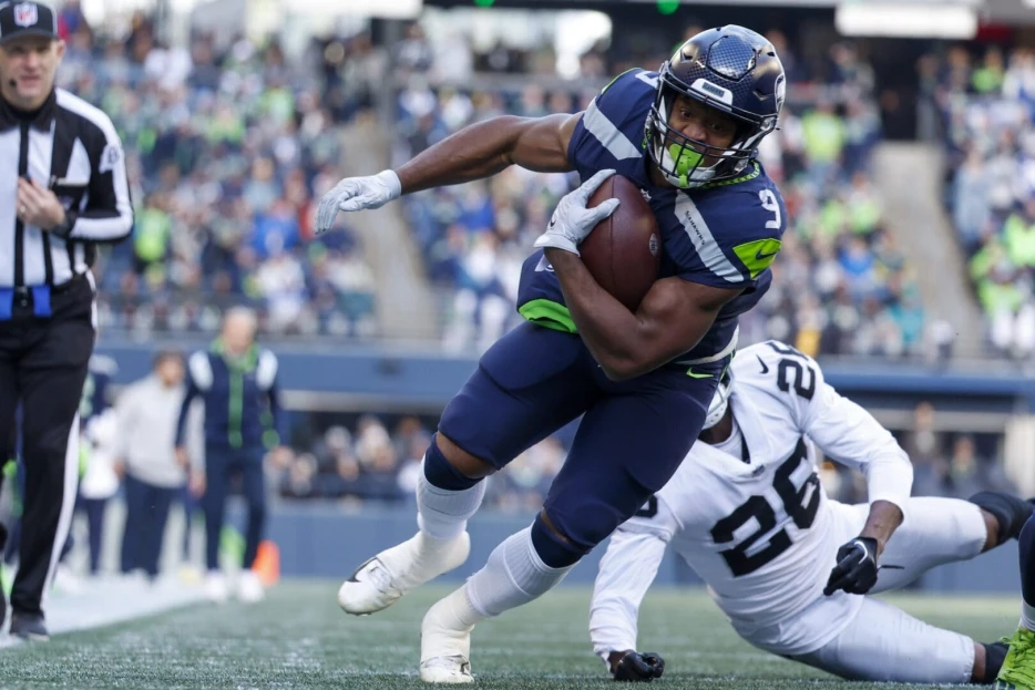 NFC Notes: Kenneth Walker, Christian McCaffrey, 49ers, Cardinals, Seahawks