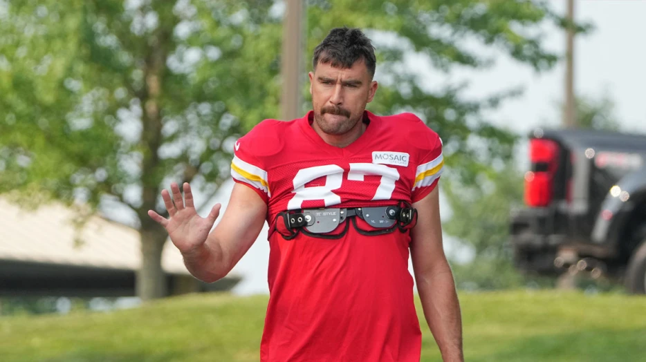 Travis Kelce breaks silence on 25-pound weight loss rumors