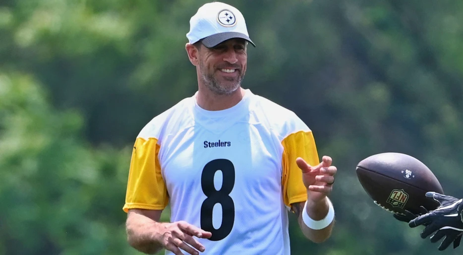 Strange Photo Of Aaron Rodgers On A Beach Surfaces Online, And There Was Something Very Noticeable Missing