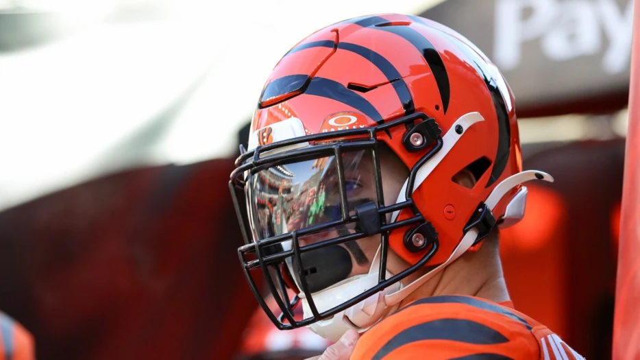 Trey Hendrickson, Bengals continue their stare down