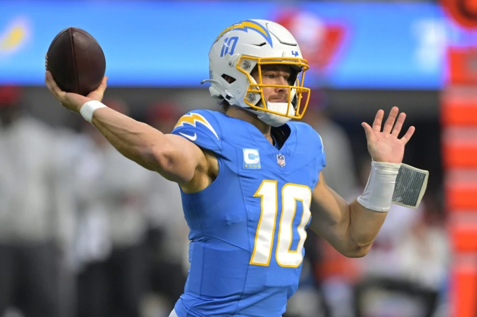 AFC Notes: Justin Herbert, Rashee Rice, Chargers, Chiefs, Raiders