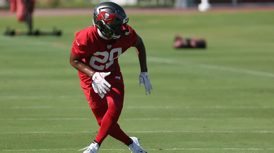 Buccaneers’ Shilo Sanders roasts Shedeur Sanders over speeding tickets