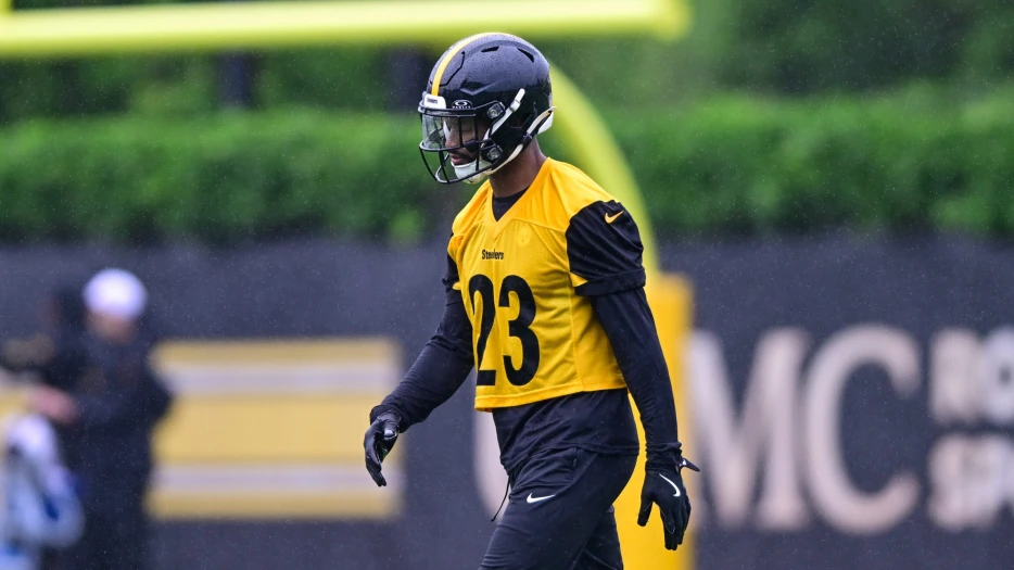 Darius Slay is Very Bullish on Steelers’ Signing of Aaron Rodgers: ‘His Arm Strength’s Still There’