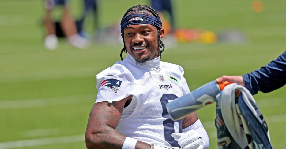 Sunday Patriots Notes: Stefon Diggs seeing the ‘dawg’ in Drake Maye