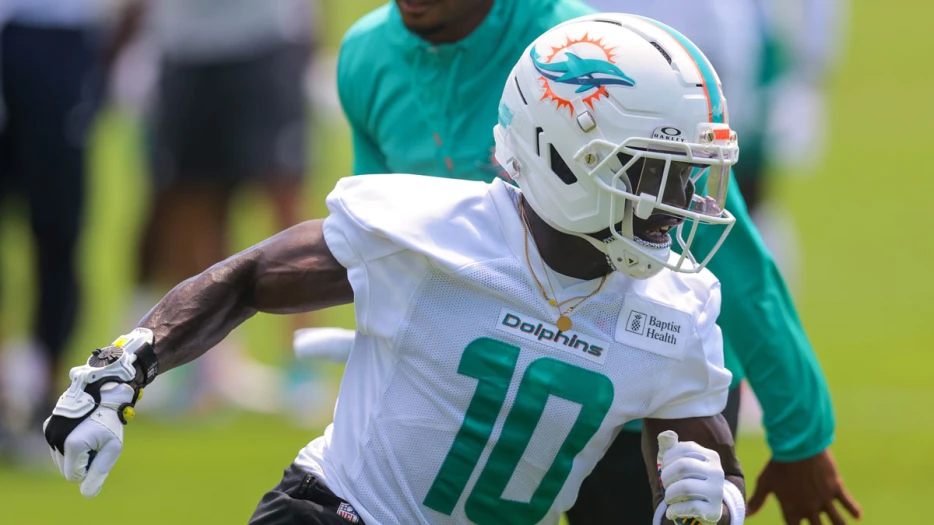 Dolphins’ Tyreek Hill takes aim at Bills again with NSFW jab