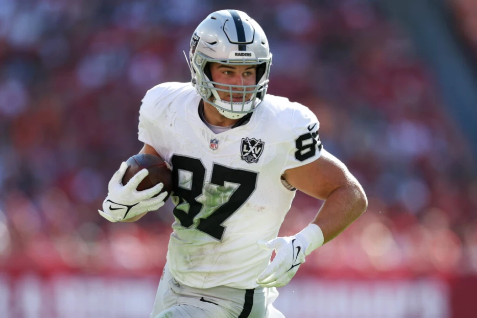 Raiders Eyeing Increased Role For TE Michael Mayer?