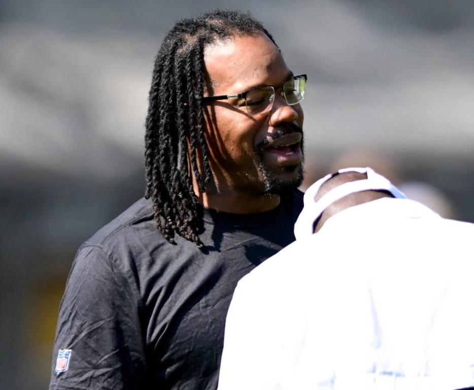 Steelers Legend Joey Porter Sr. Reflects on Famous Incident with Ray Lewis: ‘I’m About to Wolverine Myself’