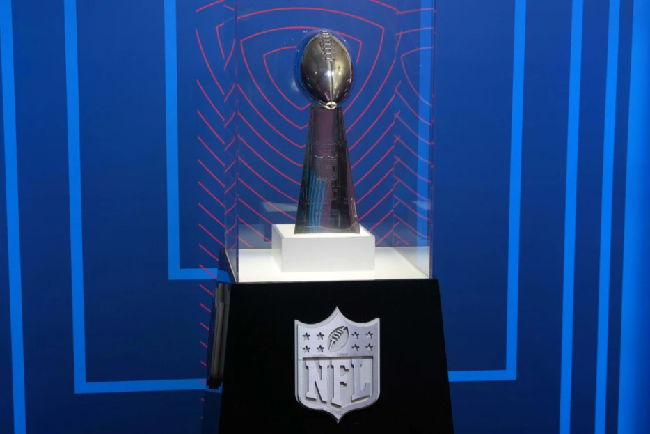 Tom Brady Tossed the Lombardi Trophy to Rob Gronkowski – It Ended in Disaster