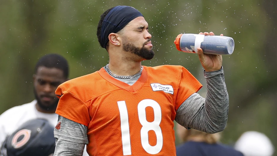 Bears’ Caleb Williams gets advice from C.J. Stroud he needs to follow