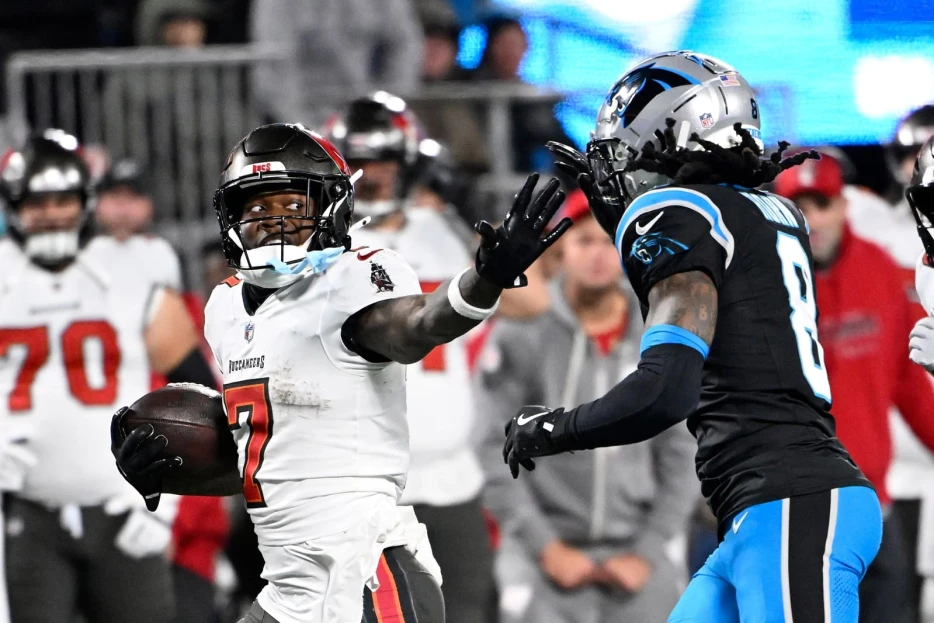 NFC Notes: Bucky Irving, Hunter Renfrow, Buccaneers, Falcons, Panthers