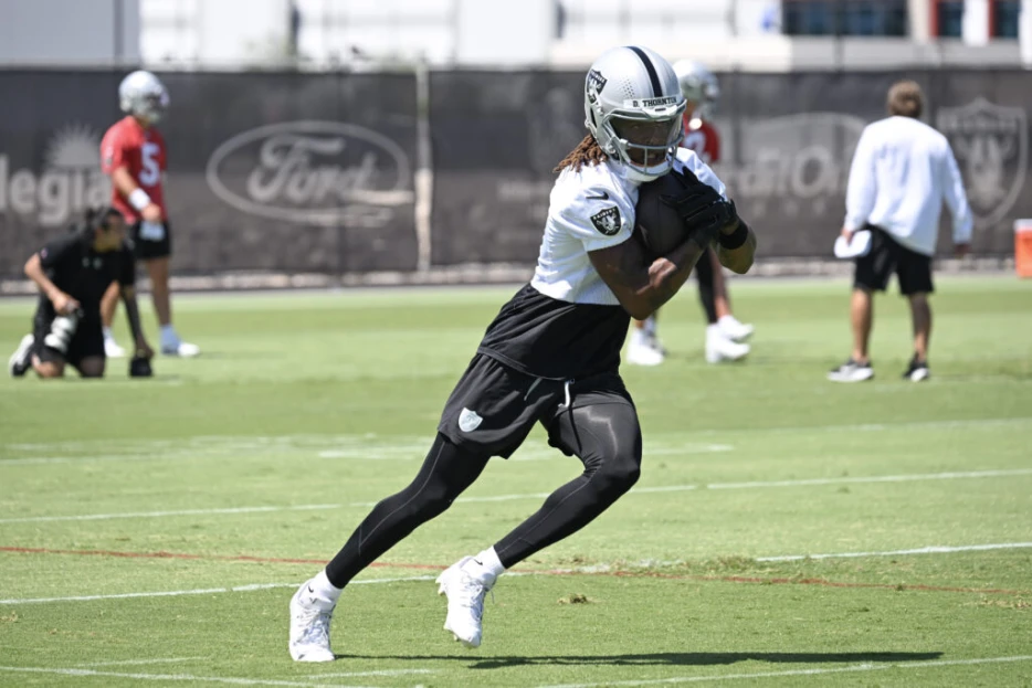 Raiders’ WR Dont’e Thornton Jr., OL Thayer Munford Pushing For Starting Gigs