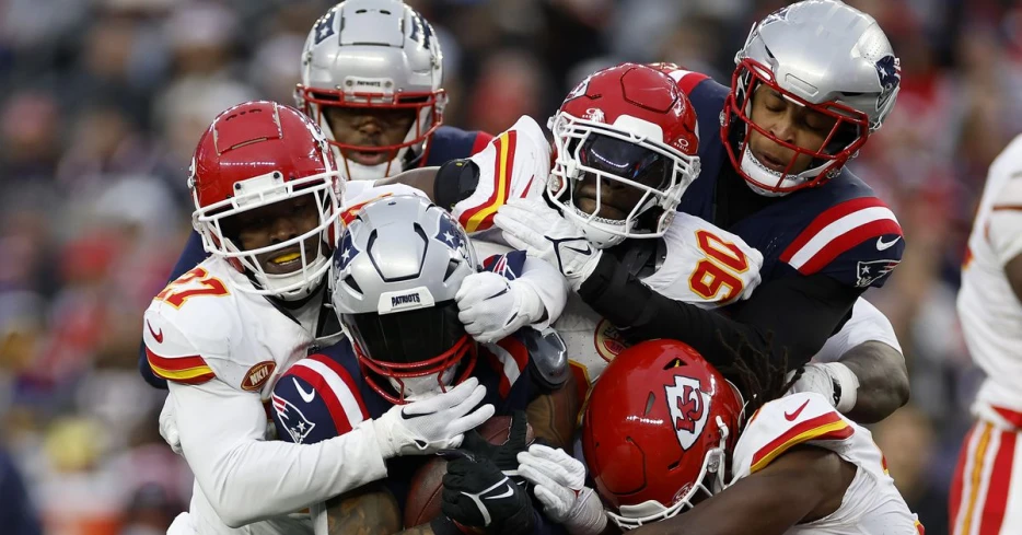Where do Chiefs stand in PFF’s 2025 linebacker, defensive line rankings?