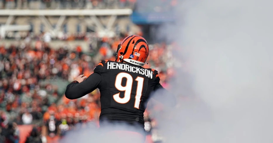 Bengals Podcast: Defensive End Contract Hubbub