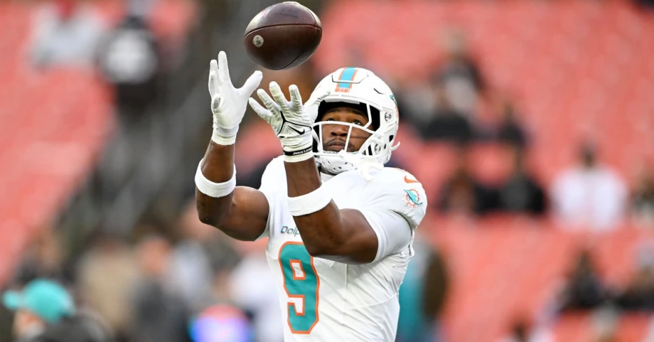 How important is Jonnu Smith to the Dolphins - The Splash Zone 6/26/25