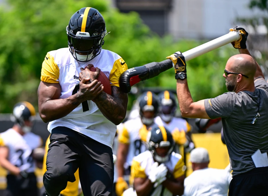New Steelers WR Named Offensive Player of the Year Candidate