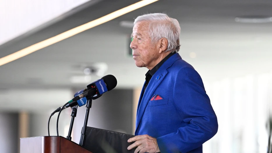 Patriots Owner Robert Kraft Details Why He Won’t Play Favorites With Super Bowl Wins