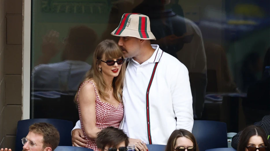 Taylor Swift, Travis Kelce slow dance to ‘Shake It Off’ in Nashville