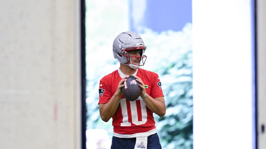 Comical Drake Maye Wedding Photo Goes Viral During Patriots Offseason