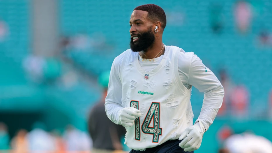 Odell Beckham Jr. shares heartwarming photo with son, teases NFL comeback