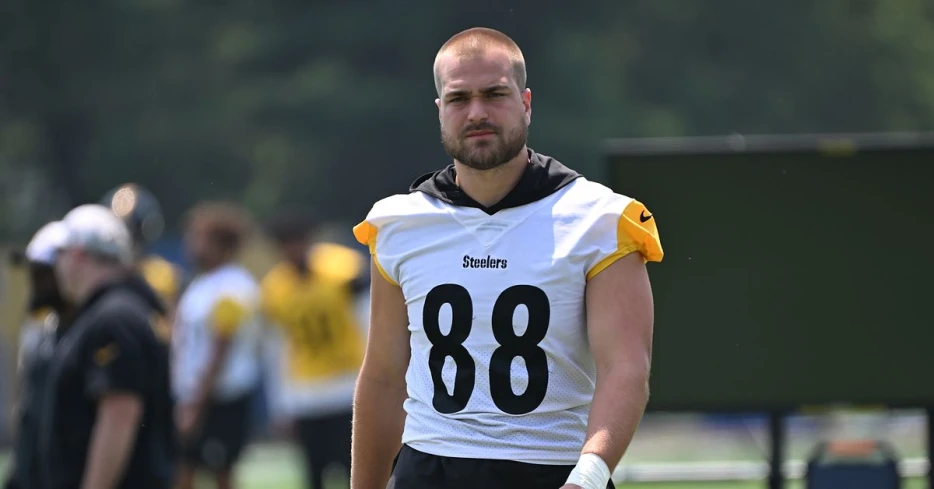 Steelers TE Pat Freiermuth stepping up at youth football event: ‘I have the city of Pittsburgh’s back’