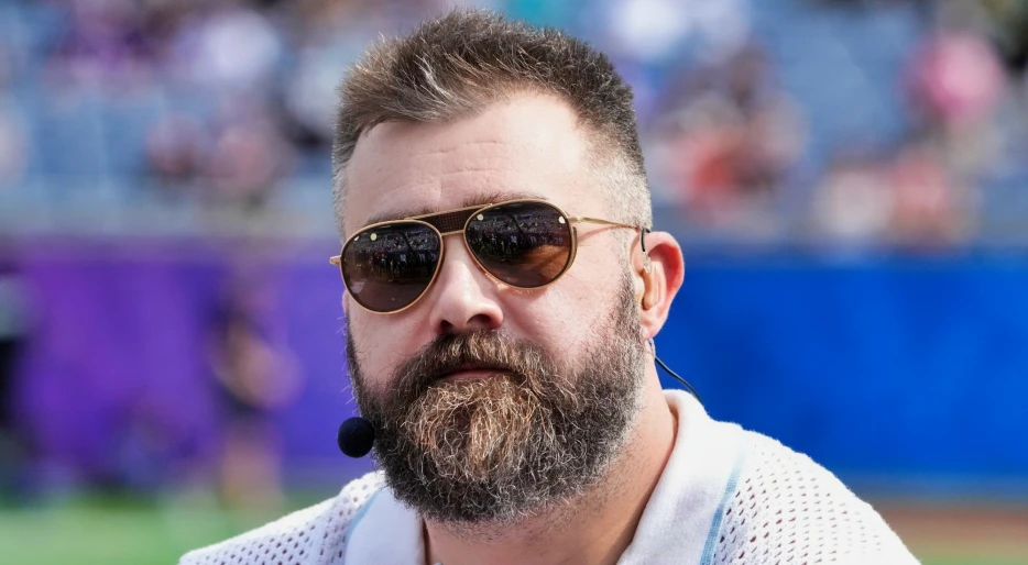 “Incredible”: NFL Fans Praise Jason Kelce’s Stunning $1 Million Charity Move