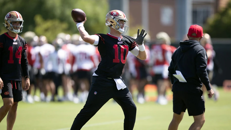Mac Jones jokes with Kyle Shanahan about fighting over 49ers draft decision