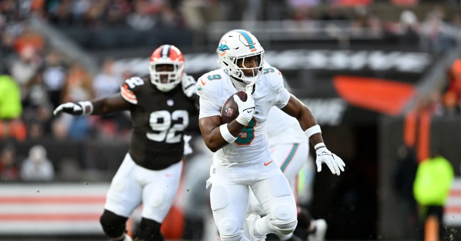 Dolphins reportedly in talks to add tight end after Jonnu Smith trade