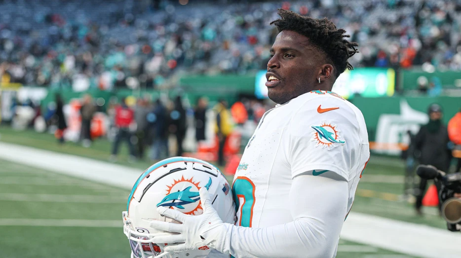 Dolphins’ Tyreek Hill reacts to blockbuster Jalen Ramsey trade