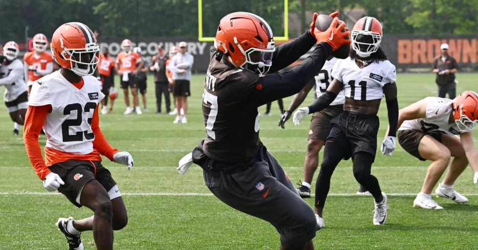 Monday’s Daily Dawg Chow: WR sleeper, ‘instant-impact’ rookies, more stadium talk and more Browns news